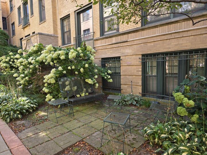 Property Photo: 7031.5 N Sheridan Road 2N IL 60626