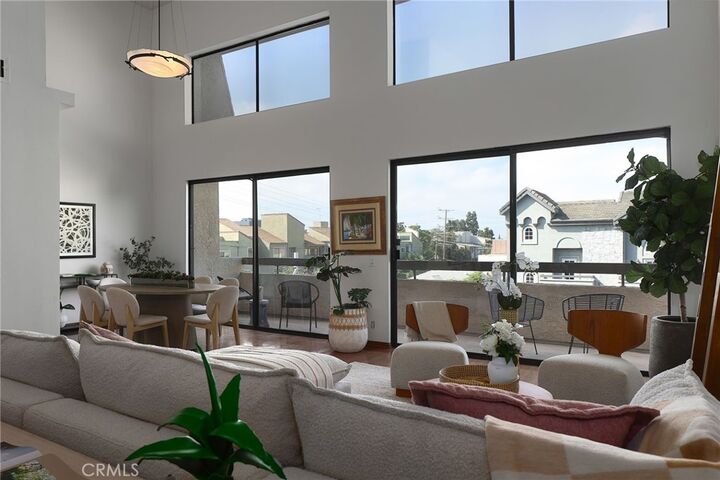 Property Photo: 1432 Camden 301 CA 90025