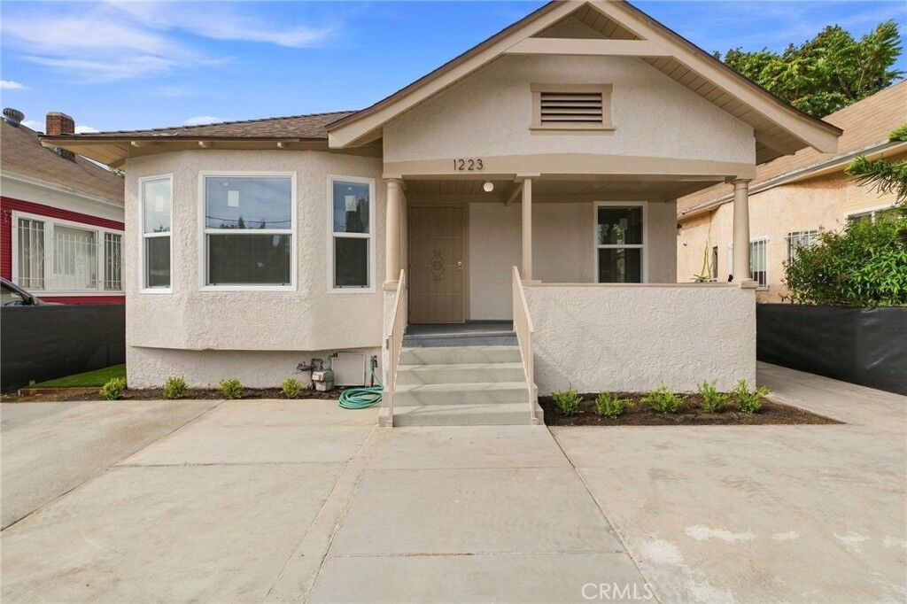 Property Photo:  1223 E 35th  CA 90011 