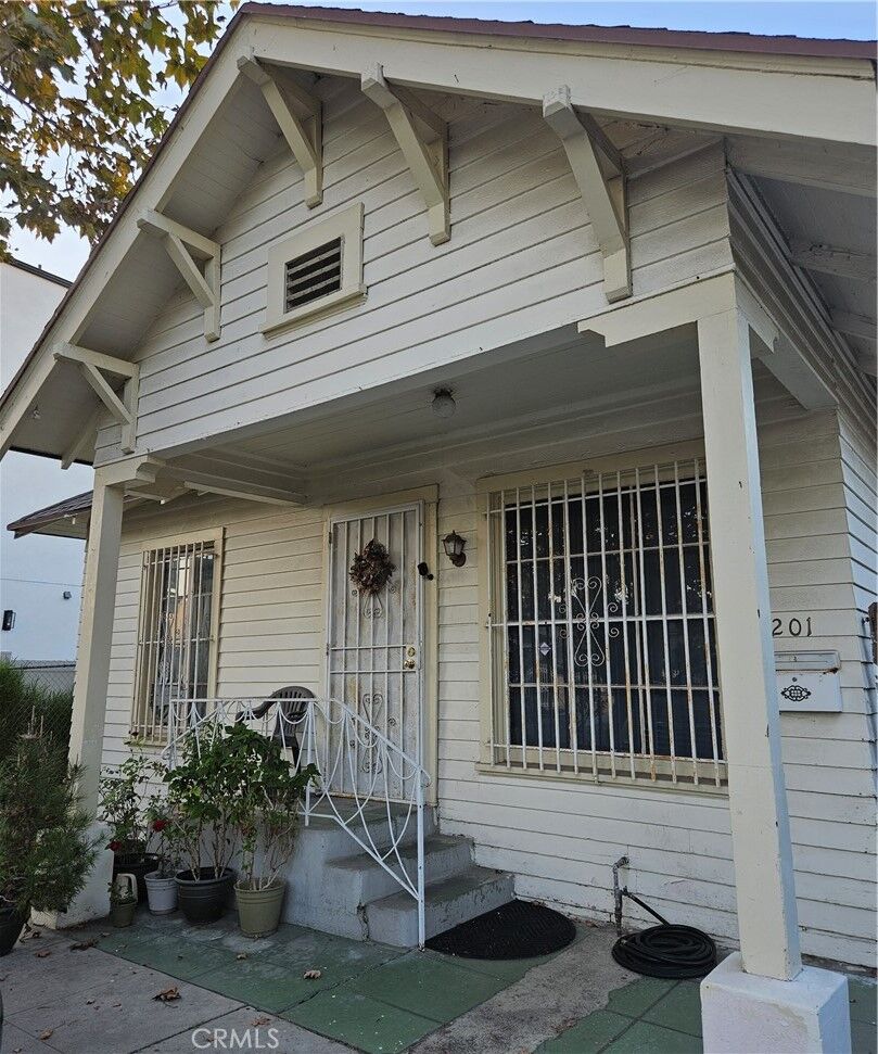 Property Photo:  1201 Rolland Curtis  CA 90037 