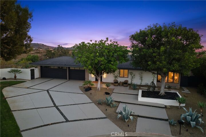 Property Photo: 18512 Lincoln Cir CA 92861