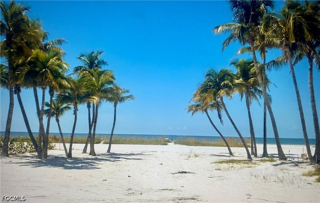 Property Photo: 1 Avenida Carita FL 33931