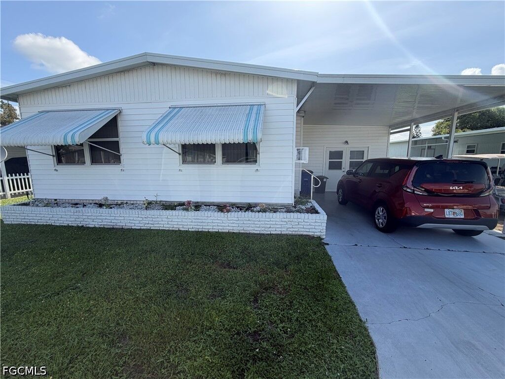 Property Photo: 653 Future Drive FL 33917
