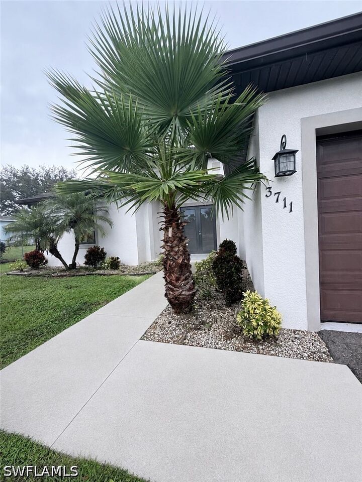 Property Photo:  3711 43rd Avenue NE  FL 34120 