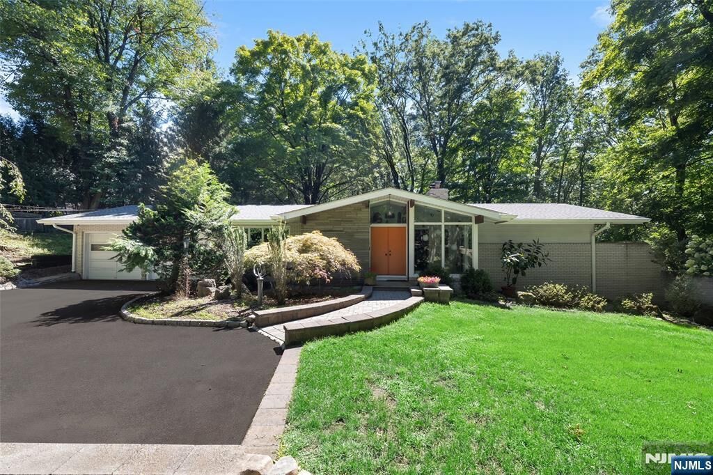 Property Photo:  1291 Washington Avenue  NJ 07676 