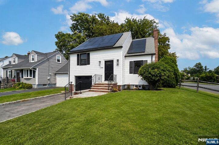 Property Photo:  2397 Seymour Avenue  NJ 07083 