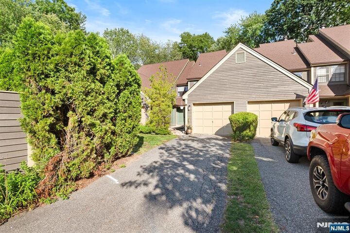 Property Photo:  6 New Bedford Road C  NJ 07480 