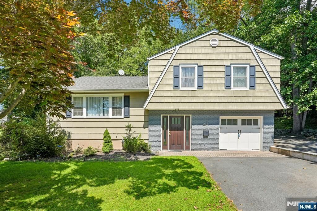 Property Photo:  41 Magnolia Avenue  NJ 07645 