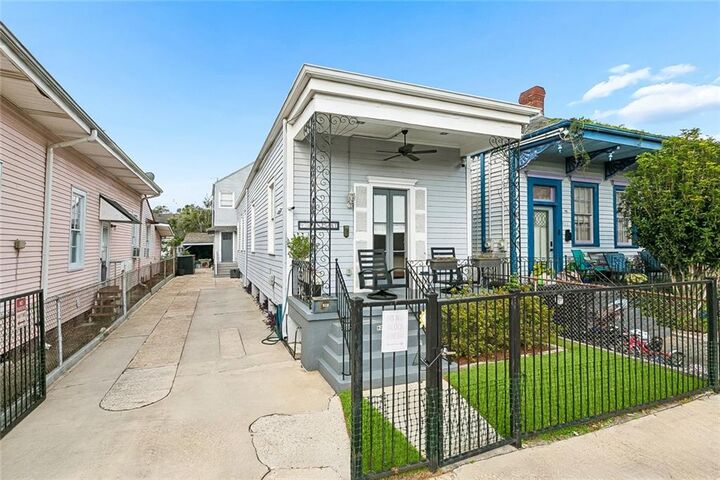 Property Photo: 928 Pleasant Street LA 70118