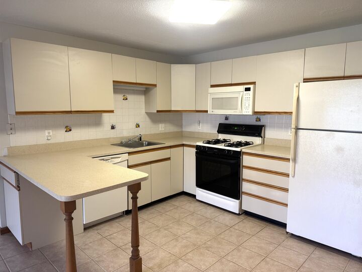 Property Photo:  2 Roedean Drive  NH 03063 