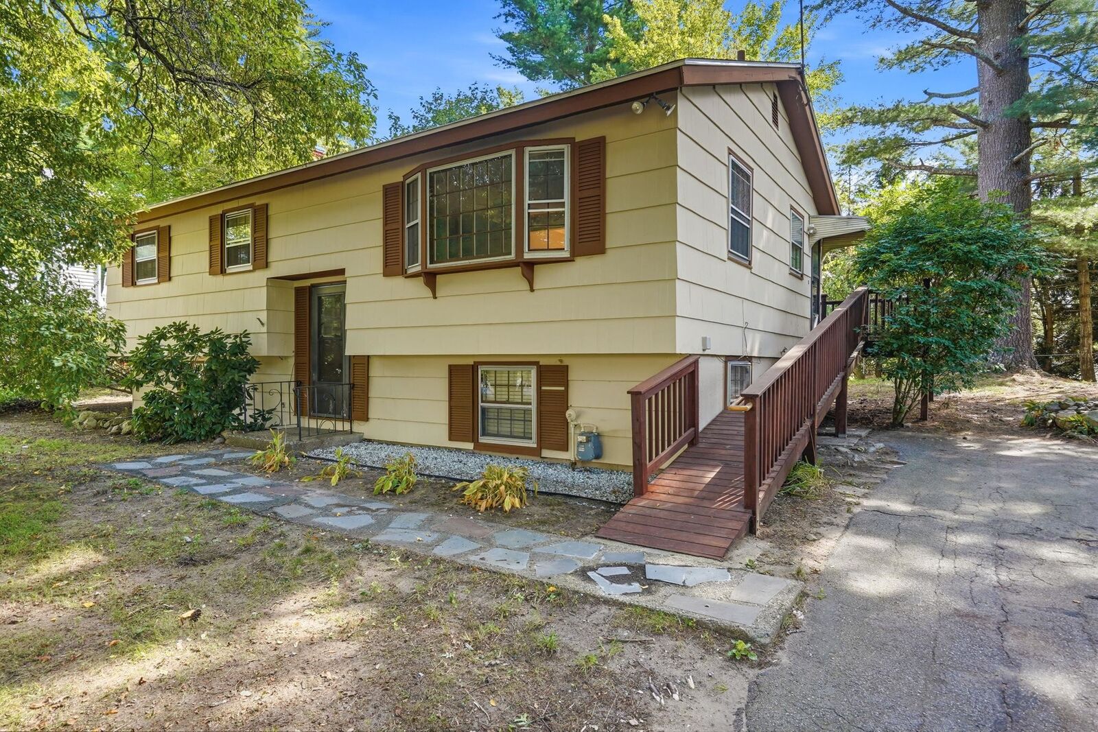 Property Photo:  98 Conant Road  NH 03062 