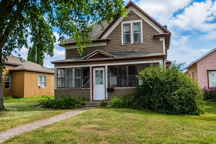 Property Photo:  709 Pine Street S  MN 56378 