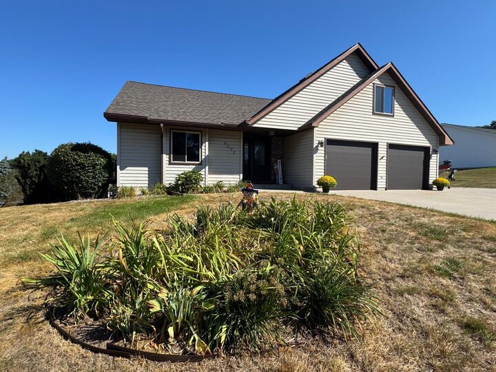 Property Photo:  4002 Oak Knoll Drive  WI 54701 