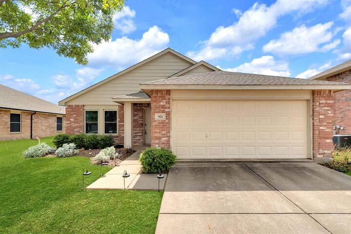 Property Photo: 921 Ann Drive TX 75098