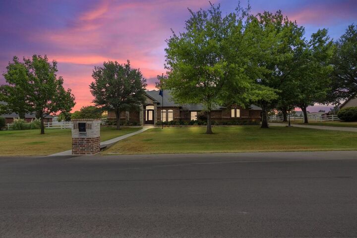 Property Photo: 2100 Meadow Springs Drive TX 76052
