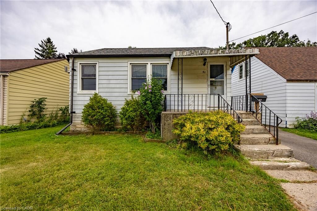 Property Photo:  82 Salisbury Avenue  ON N3S 1N2 