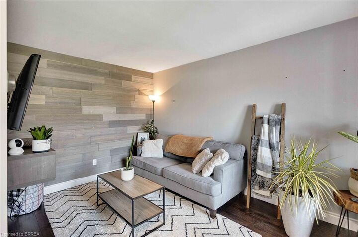 Property Photo:  26 Scottacres Boulevard  ON N3W 2K2 