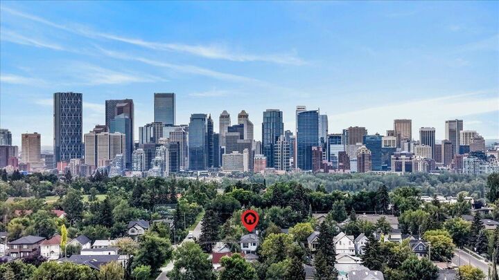 Property Photo:  404 12 Avenue NW  AB T2M 0C9 