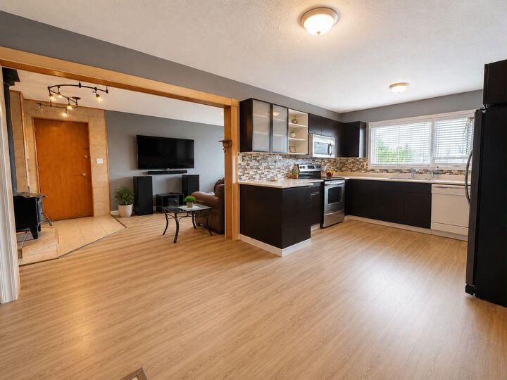 Property Photo: 9910 110 Street AB T0E 0Y0