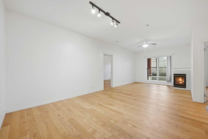 Property Photo:  2134 Kensington Road NW 106  AB T2N 3R7 