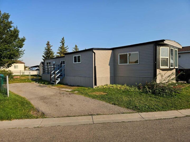 Property Photo: 1101 84 NE 71 AB T2A 7X2
