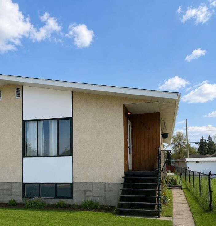 5209 60 Avenue — photo 1