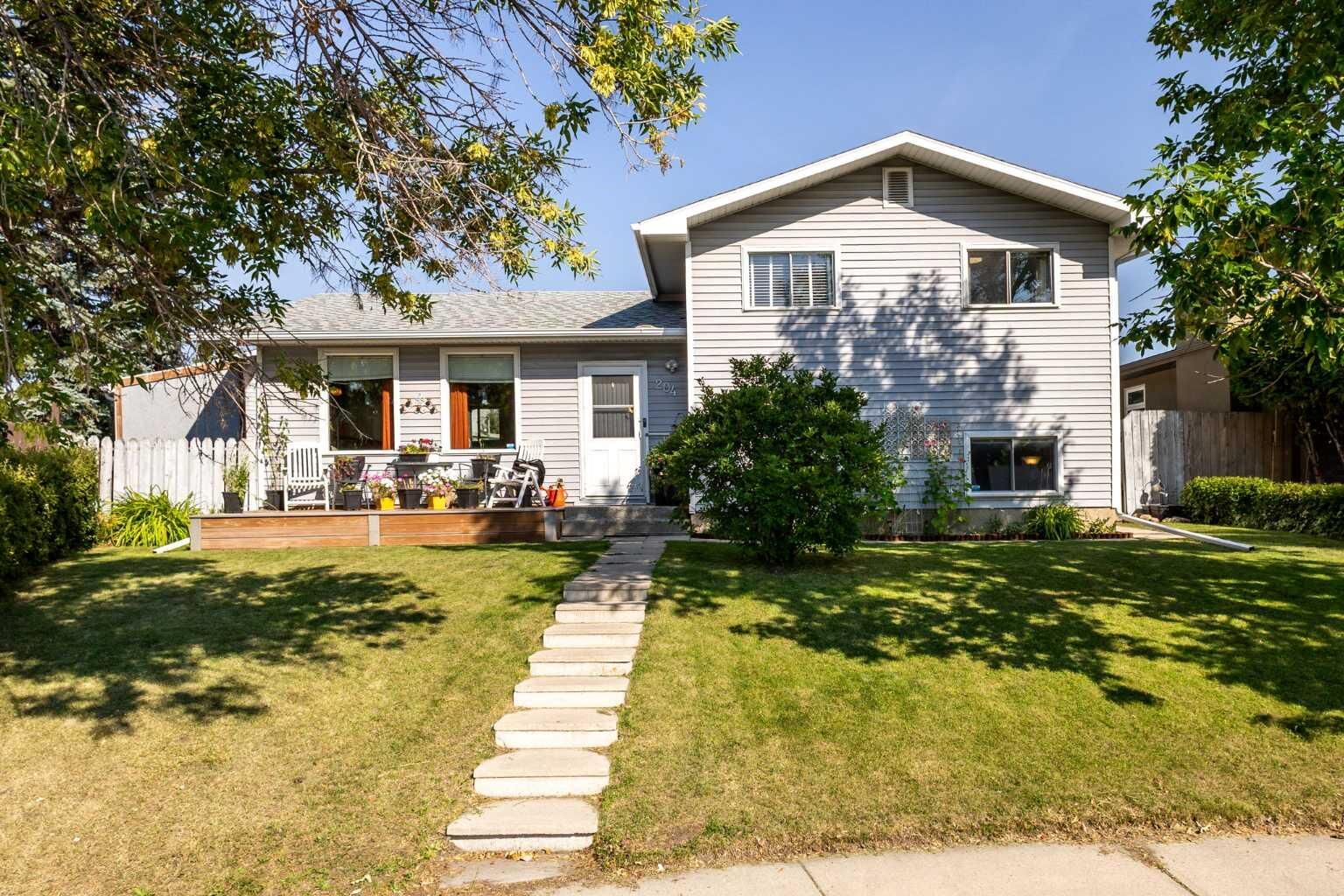 Property Photo: 204 Rundleridge Drive NE AB T1Y 2K4