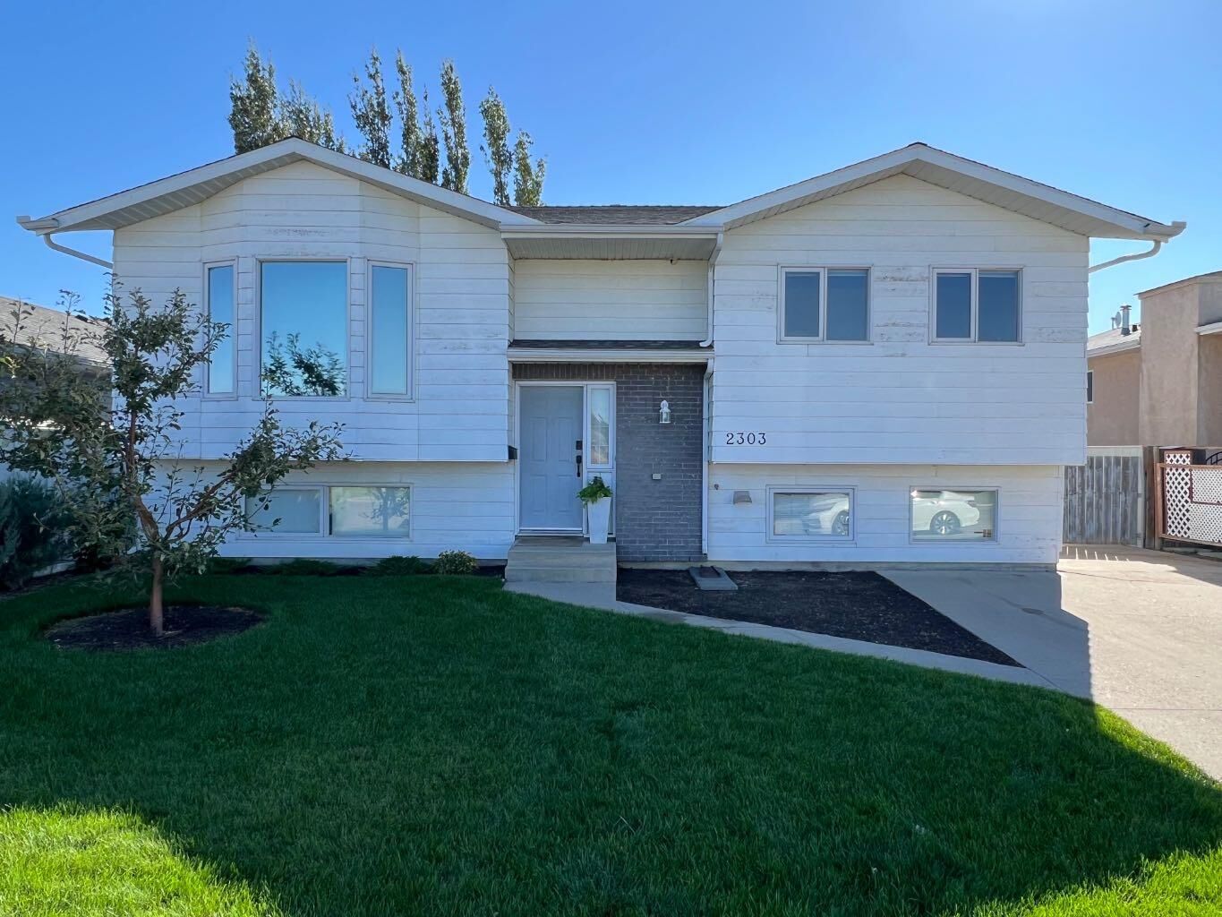 Property Photo:  2303 11 Street  AB T1M 1B9 