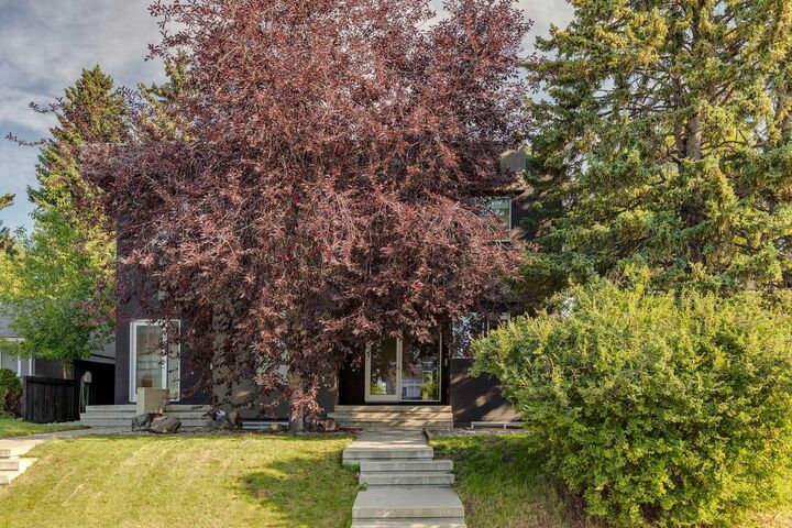 2218 32 Avenue SW — photo 1