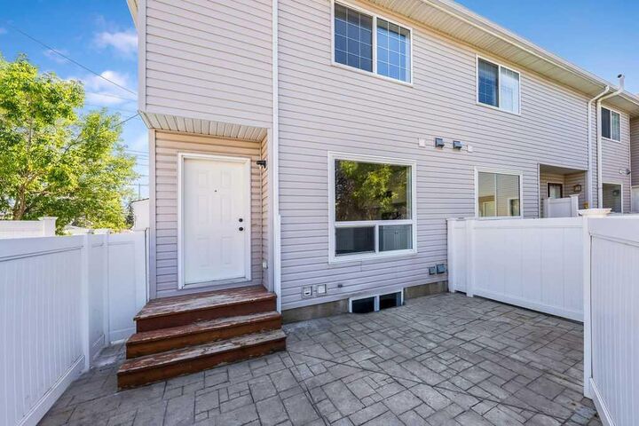 Property Photo: 2508 72 Avenue SE AB T2C 4X1