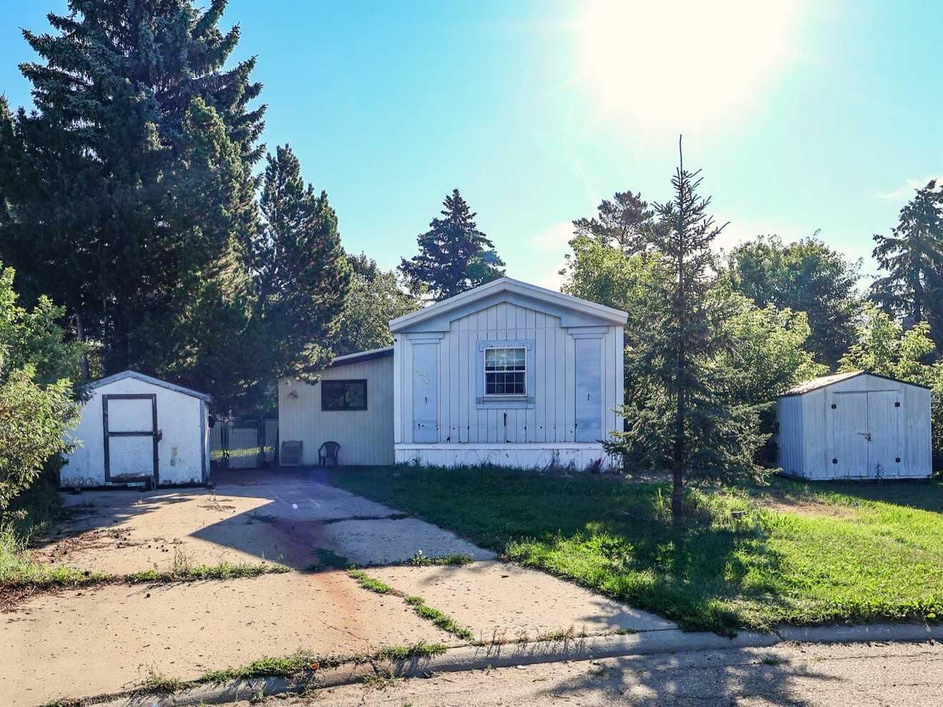 Property Photo: 6024 Spruce Crescent AB T4K 1G6