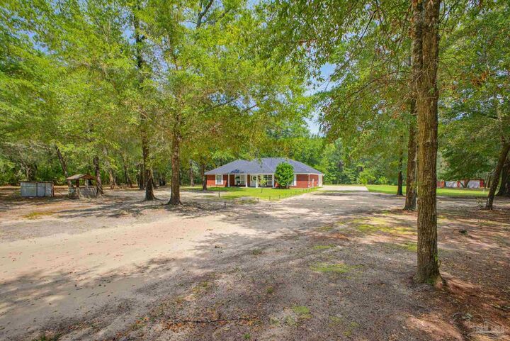 Property Photo: 4346 McInnis St FL 32583