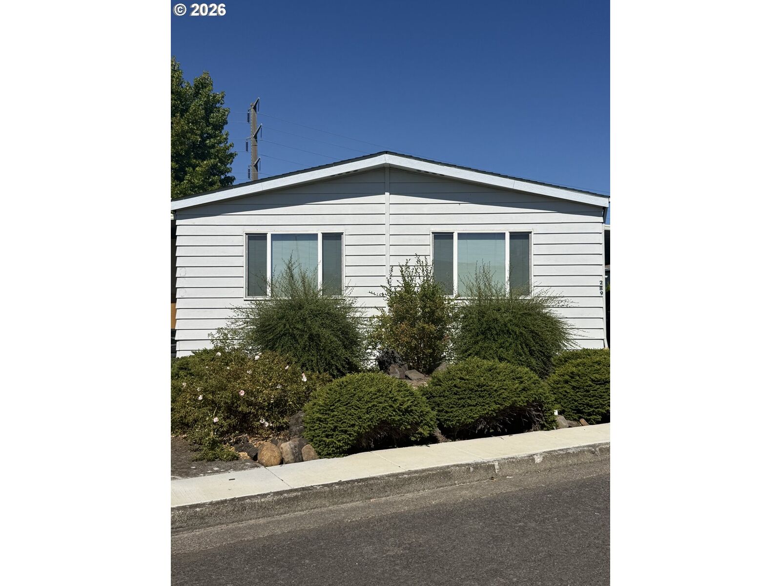 Property Photo: 1199 N Terry St OR 97402
