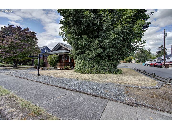 Property Photo: 1031 C St WA 98671