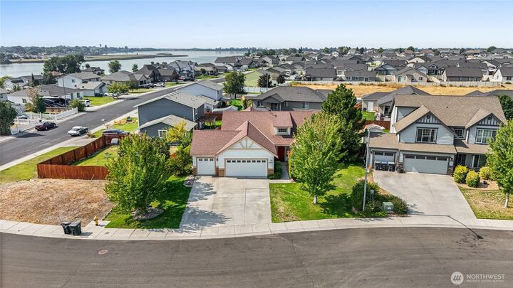 Property Photo:  204 N Wellington Street  WA 98837 