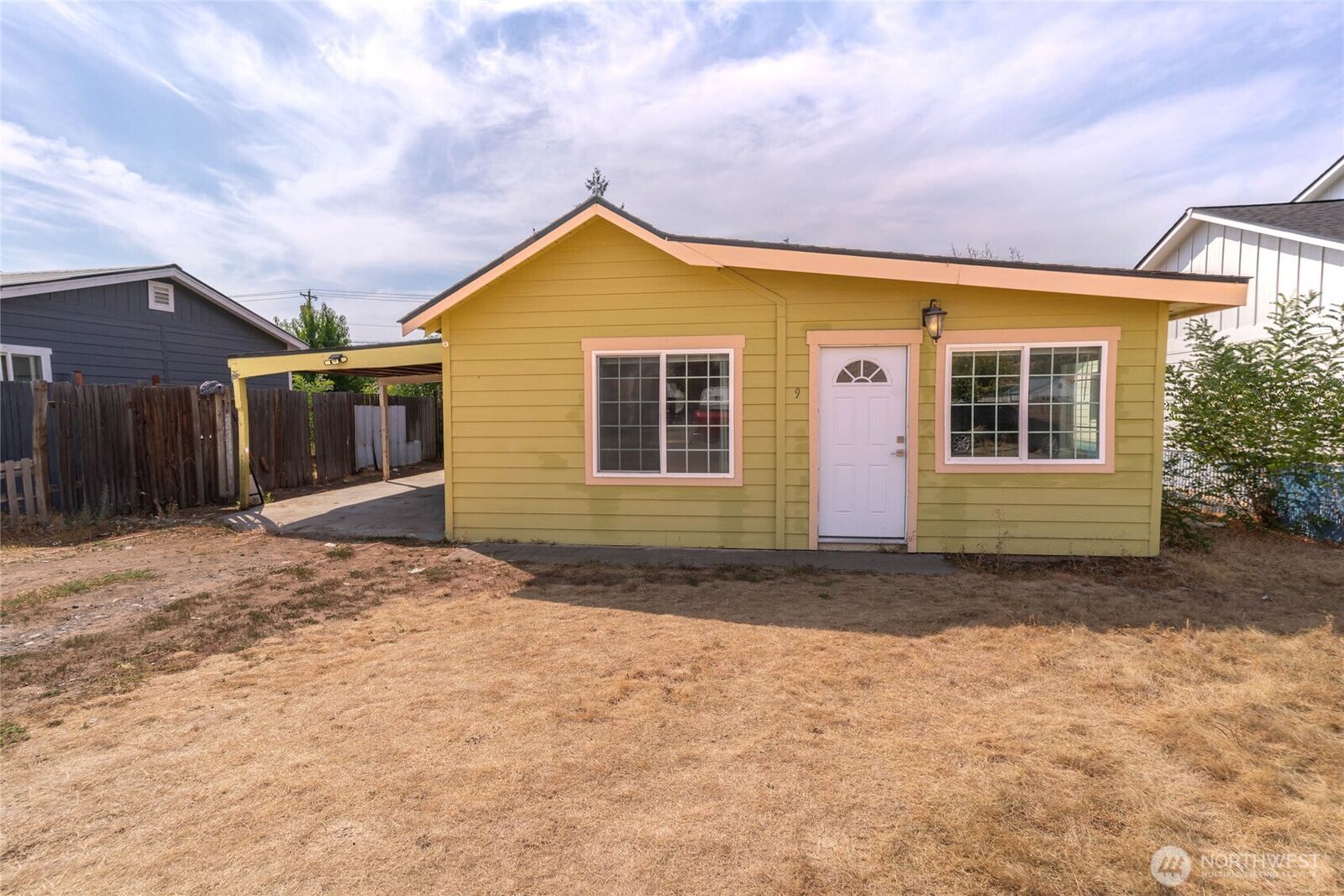 The Isle Rocks MLS#2574082: 9 Freemont Avenue, Rock Island, WA 98850
