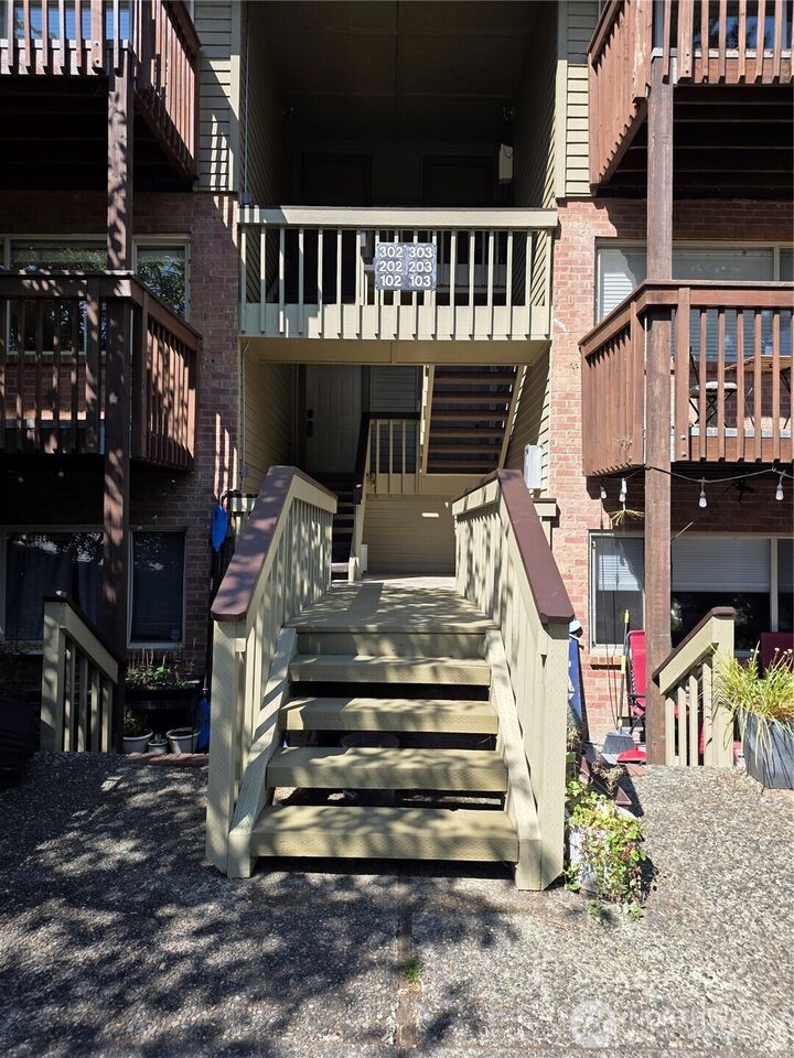 Property Photo:  3834  175th Avenue NE A202  WA 98052 