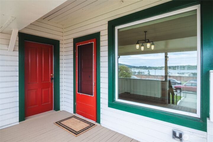 Property Photo:  1517  6th Street  WA 98221 