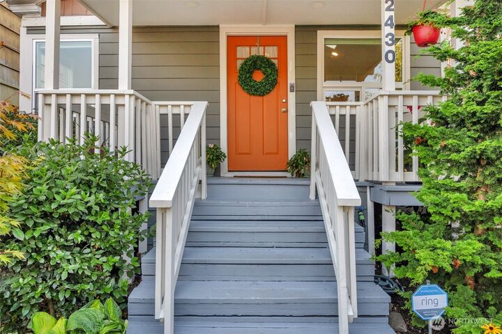 Property Photo:  2430  Oakes Avenue  WA 98201 