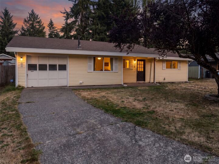 Property Photo:  936  Oakcrest Drive SE  WA 98503 