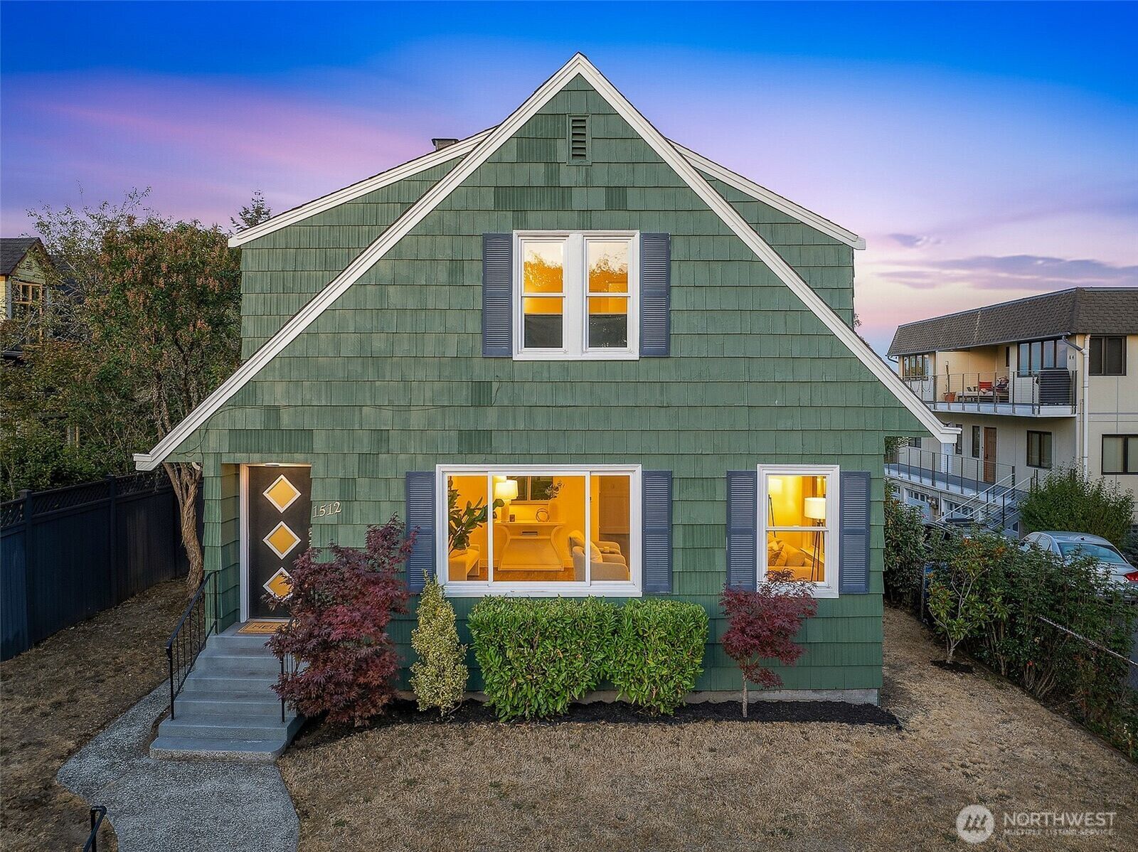 Property Photo: 1512 6th Avenue W WA 98119