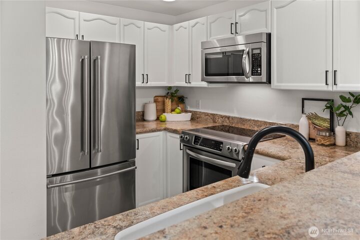 Property Photo: 1628 118th Avenue SE F217 WA 98005