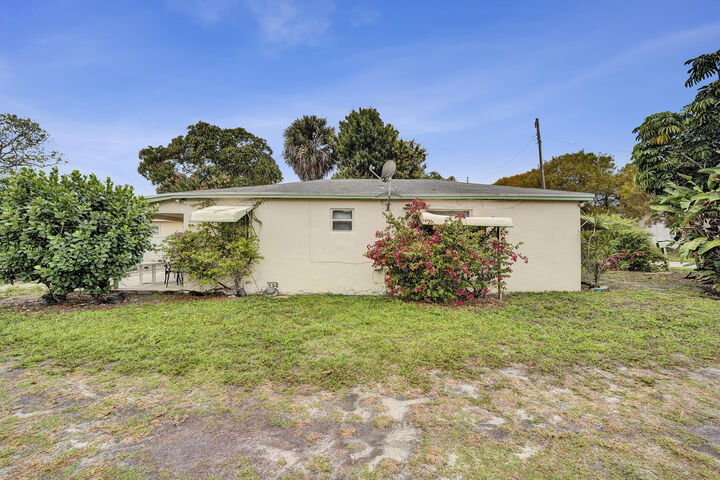 Property Photo:  1412B NW 7th Street B  FL 33069 