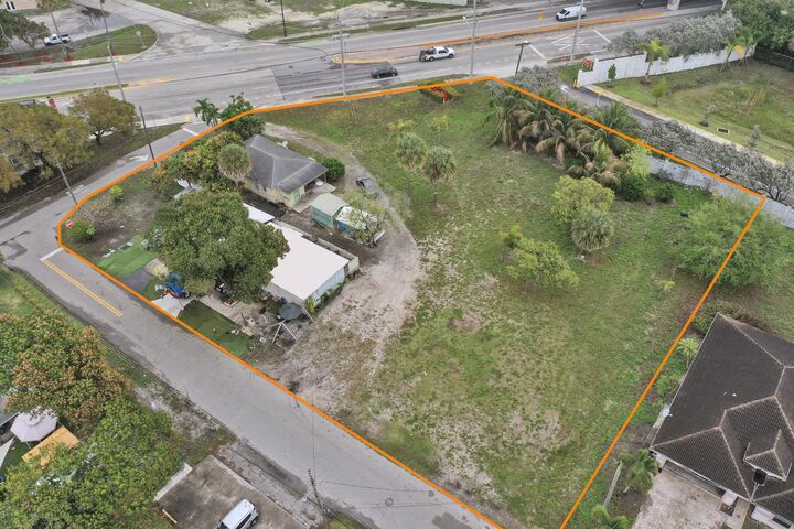 Property Photo: 1412B NW 7th Street B FL 33069