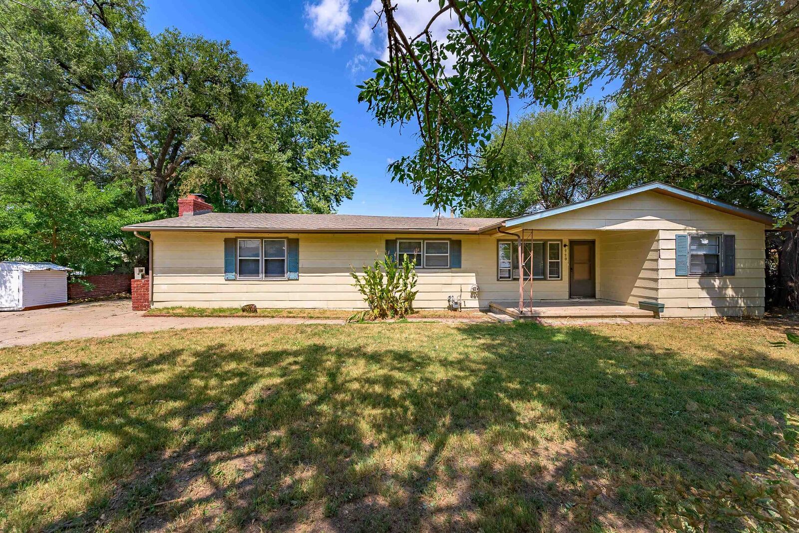 Property Photo: 220 E 44th St S KS 67216-1714