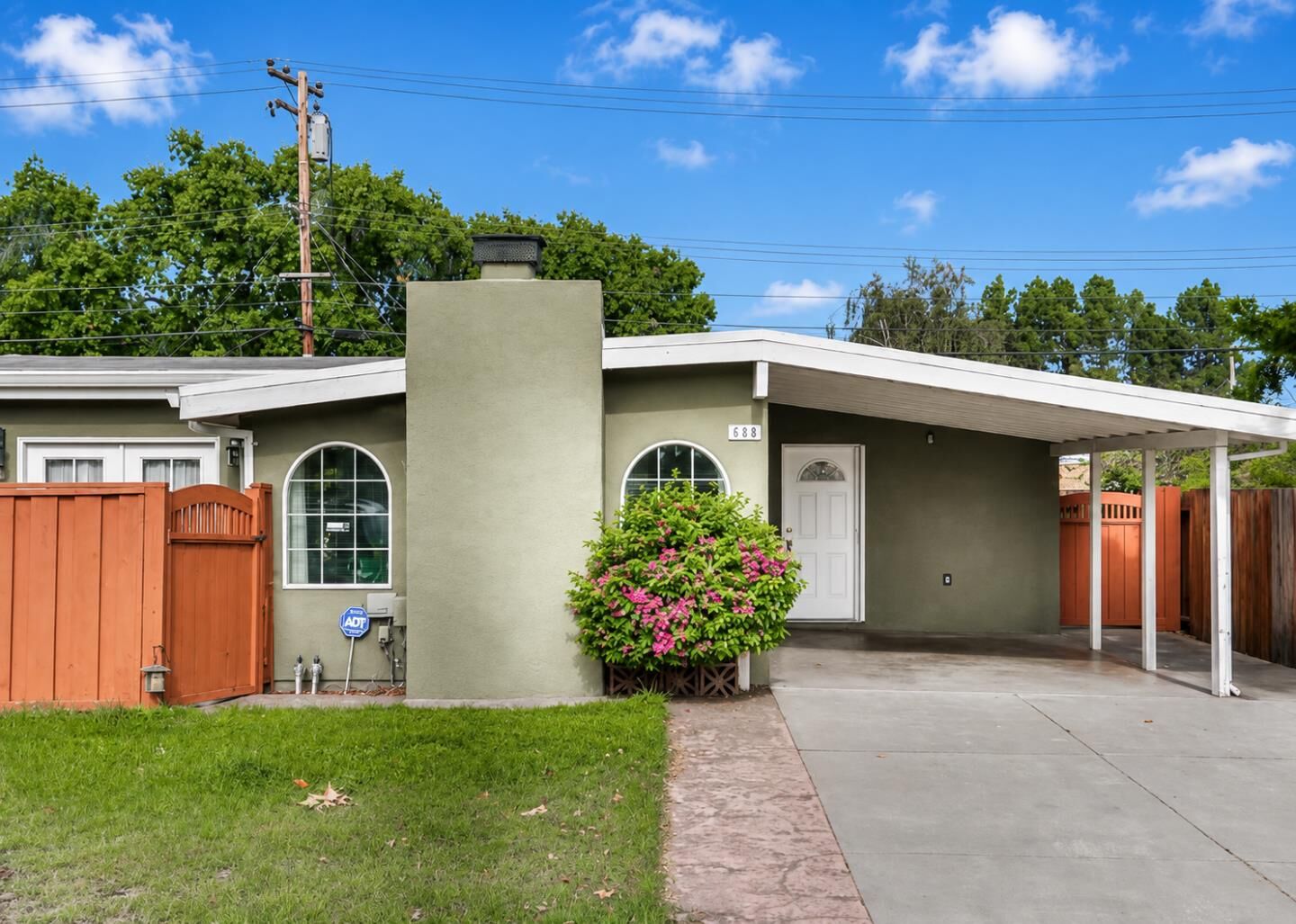 Property Photo: 688 Woodhams Road CA 95051