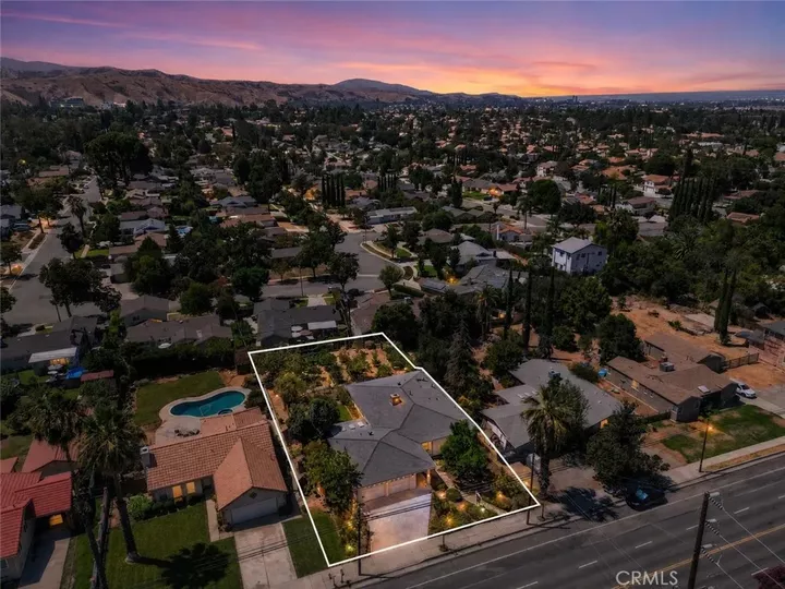 Property Photo: 302 S San Mateo Street CA 92373