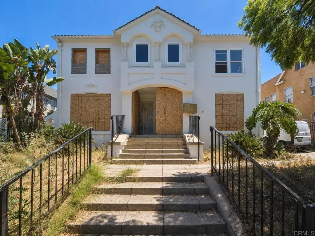 Property Photo:  144 S Kenmore Avenue  CA 90004 