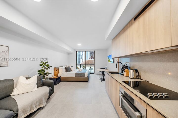 Property Photo: 121 NE 5th St 707 FL 33132