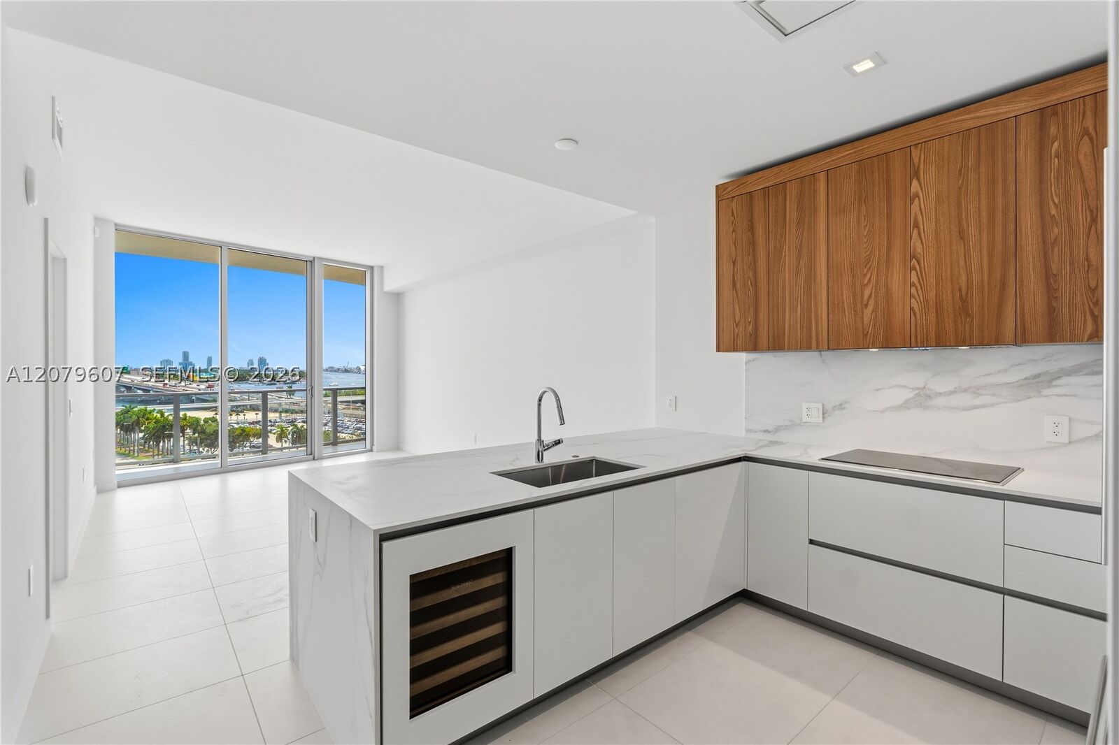 Property Photo: 1400 Biscayne Blvd 804 FL 33132